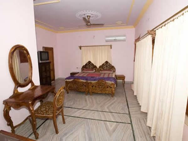 Aroma Hotel Pushkar Esterno foto
